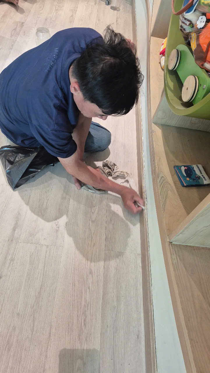 Thi công sàn nhựa vân gỗ